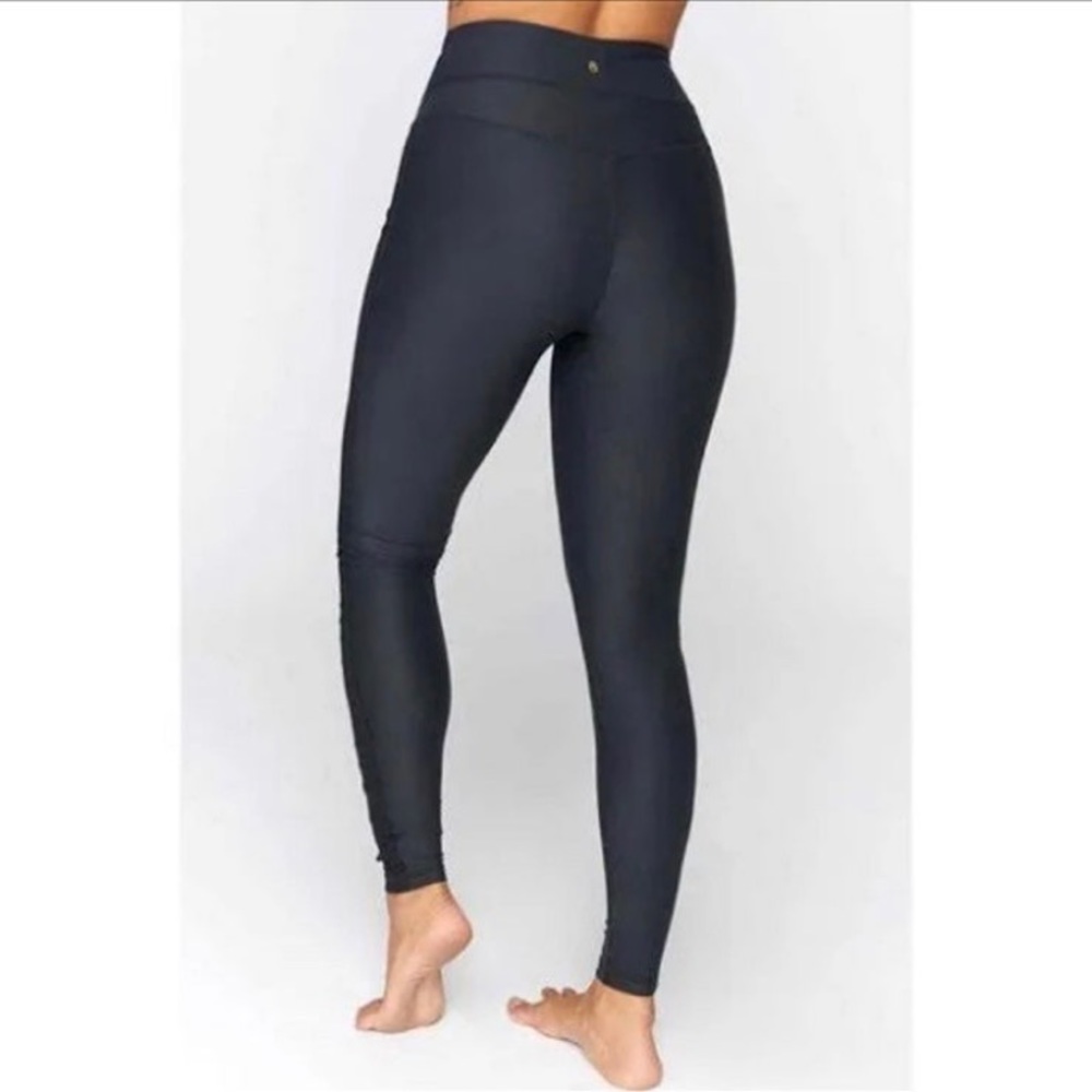 Spiritual Gangster Black Centered Love Is Love Studio
Leggings NWT